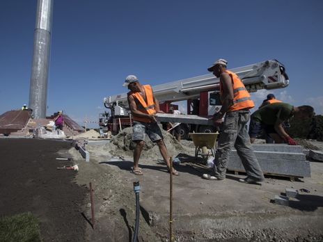 Кличко повідомив про завершення спорудження флагштока висотою майже 90 метрів для найбільшого прапора України