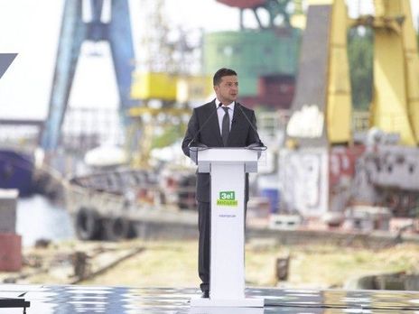 Зеленский использует служебные поездки для агитации за 