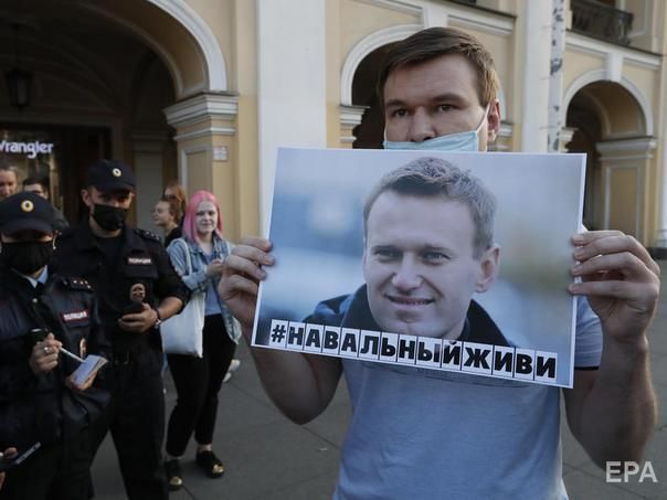Главврач омской больницы заявил, что Навальный нетранспортабелен