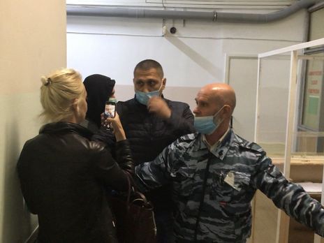 Жена Навального сказала, что ей препятствовали люди в штатском