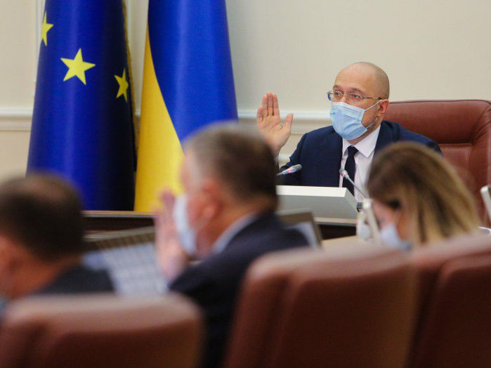 Шмигаль заявив, що в бюджеті України діри немає