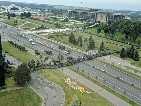 В Минске силовики перекрыли протестующим подходы к резиденции Лукашенко