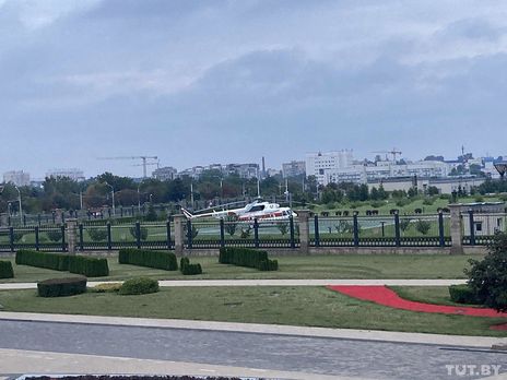 Лукашенко прилетел на вертолете ко Дворцу независимости в Минске