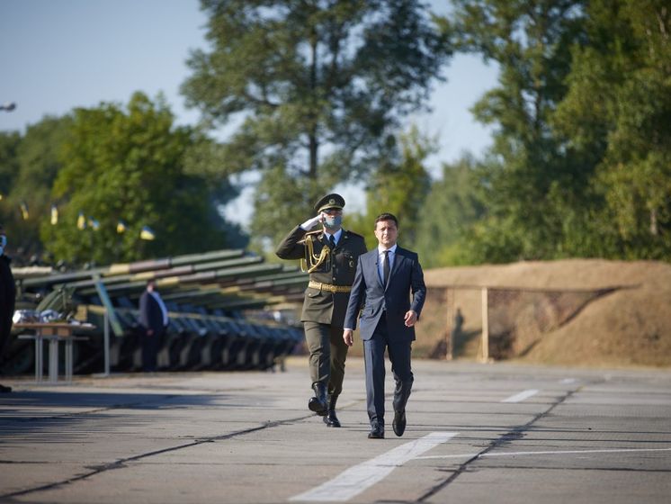Зеленський повідомив, коли в Україні проведуть військовий парад