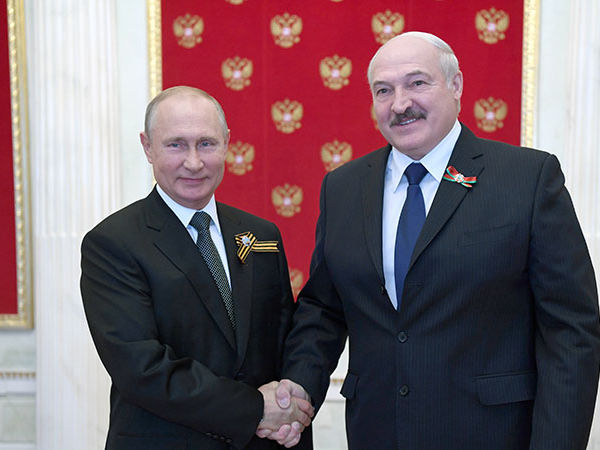 Лукашенко й Путін домовилися про випробування російської вакцини проти коронавірусу на білорусах