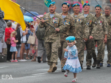 Марш защитников, вручение наград, концерт. В Украине отметили День Независимости. Фоторепортаж