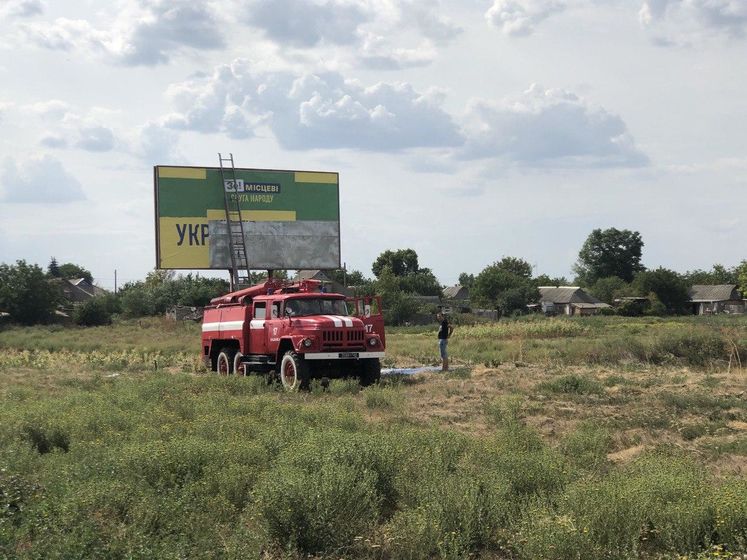 В ГСЧС начали служебное расследование из-за расклейки рекламы "Слуги народа" при помощи пожарной машины