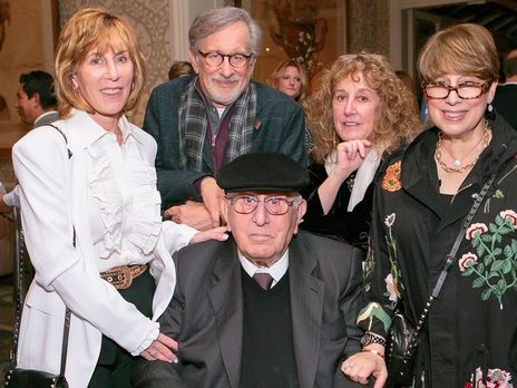 Помер 103-річний батько Спілберга