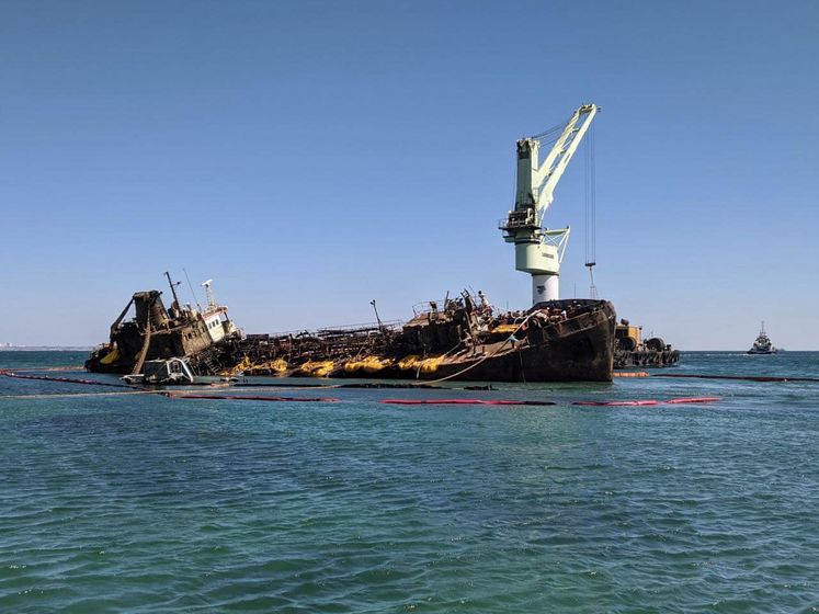 В Одесі знову намагаються підняти затонулий танкер Delfi