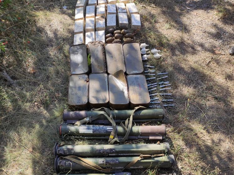 Десятки гранат і тисячі патронів: українські прикордонники виявили схрон боєприпасів