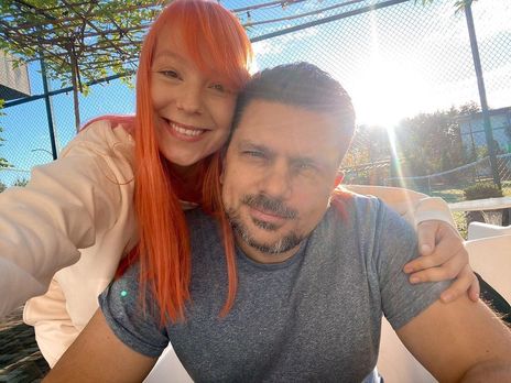 Беременная Tarabarova в купальнике отправилась на романтическую прогулку с мужем. Фото