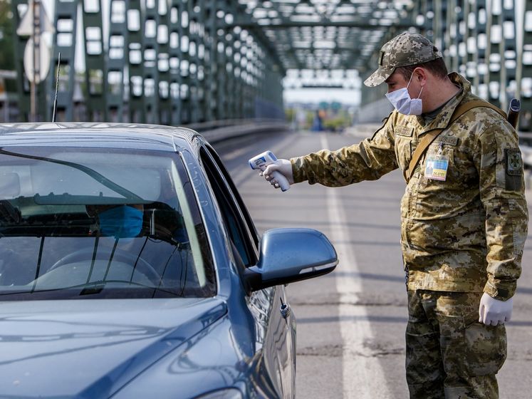 Уряд України вирішив на добу раніше закрити кордон і змінив правила заборони на в'їзд іноземцям