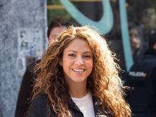 "Придется чаще водить их на пляж". Шакира показала, как ее муж и дети реагируют на крабов