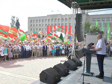 Лукашенко заявил, что в его поддержку на митинги вышло 3 млн человек. СМИ подсчитали, что цифра преувеличена