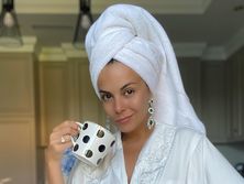 "Красивая, даже сонная и без макияжа", "Патлаточка". Каменских показала, как выглядит после пробуждения