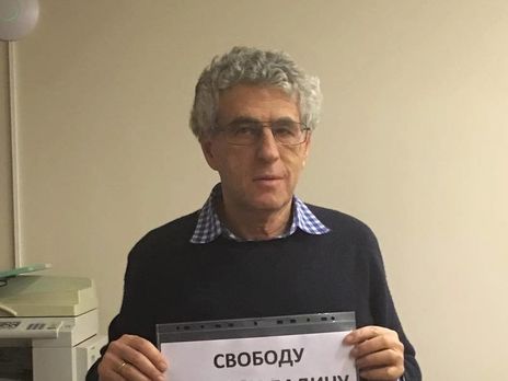 Лукашенко свою страну предал. И он, если надо, легко организует повод для вторжения России