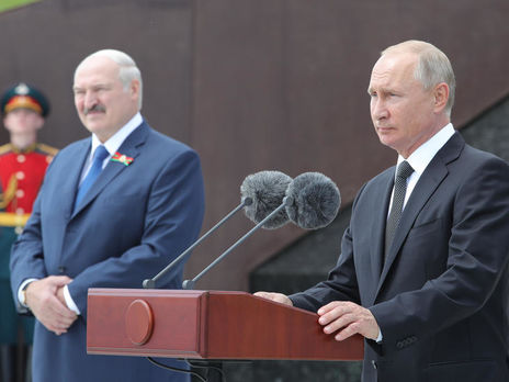 Дзвінок Путіна (справа) може бути пов'язаним із днем народження Лукашенка (зліва)