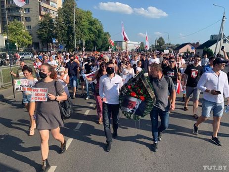Протесты в Беларуси. Тысячи человек подошли к резиденции Лукашенко