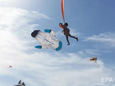 На Тайване воздушный змей поднял на 10-метровую высоту трехлетнего ребенка. Видео