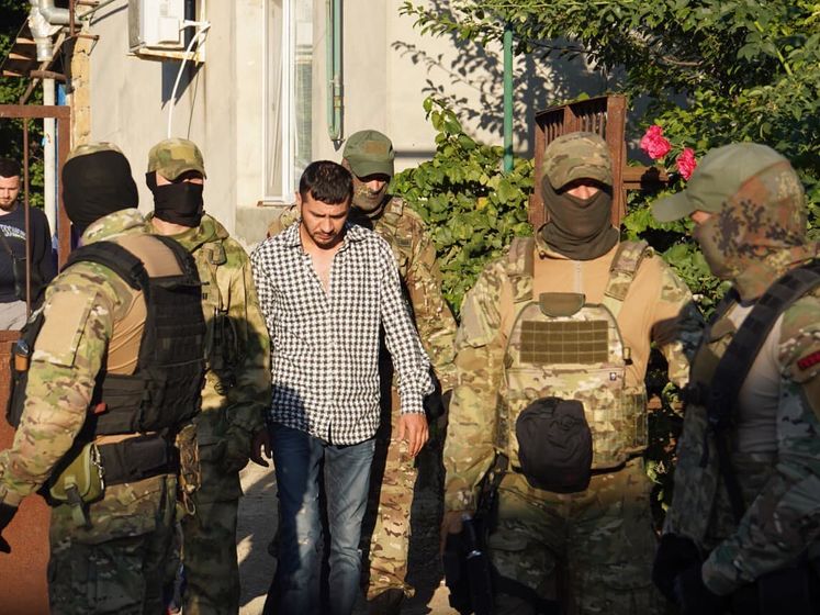 У будинках кримських татар в анексованому Криму знову проводять обшуки, затримано журналіста Кадирова