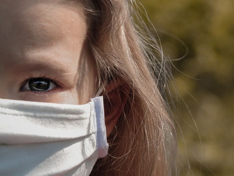 Учителі та учні українських шкіл купуватимуть захисні маски й антисептики власним коштом – Ірина Геращенко
