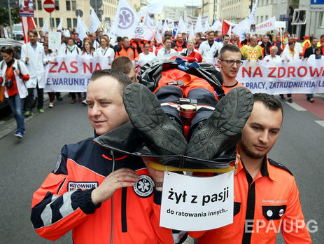 В Варшаве тысячи поляков поучаствовали в антиправительственном марше. Фоторепортаж 