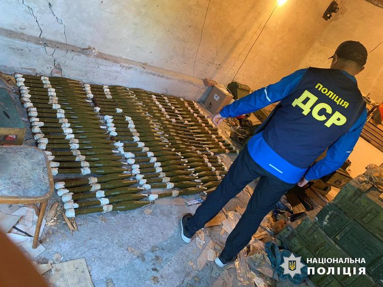 У Харківській області поліція виявила велику схованку з боєприпасами та вибухівкою