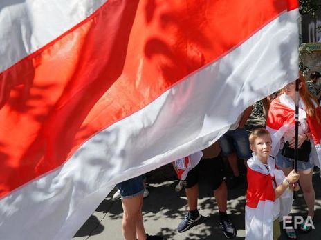 С сегодняшнего дня украинцы будут въезжать в Беларусь по загранпаспорту