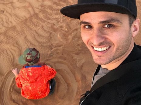 Ласточкін відвів шестирічного сина в перший клас. Фото