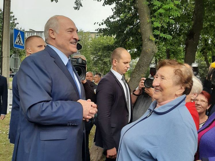 Лукашенко на зустрічі з білорусами: Дайте хоч п'ять років протягнути