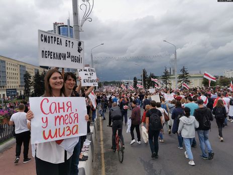 Около 100 тысяч человек подошли к резиденции Лукашенко