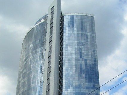 Депутат Киевоблсовета: Фирташ продает половину центра 