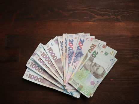 Гривна снова подешевела по отношению к доллару и евро