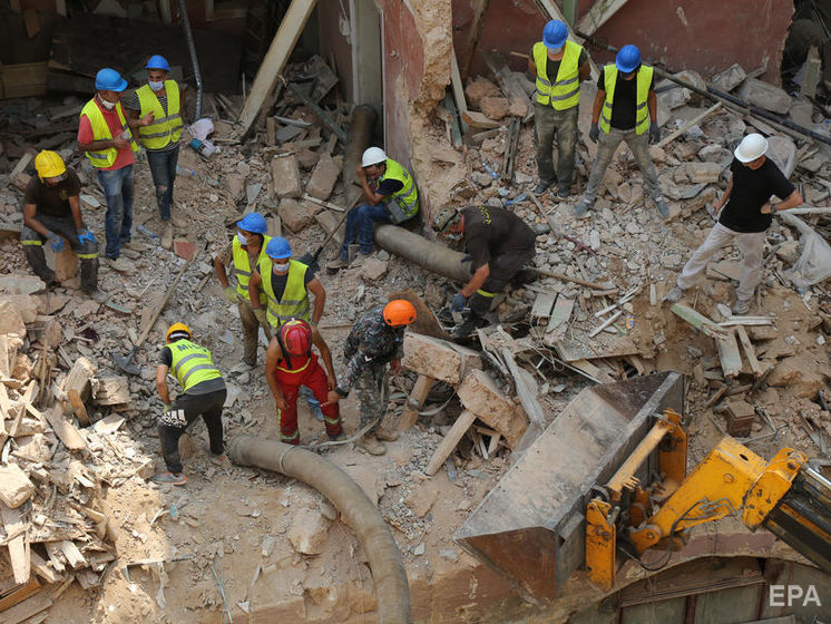 "Ознак життя немає". Рятувальники в Бейруті припинили пошуки на руїнах, де прилади фіксували серцебиття
