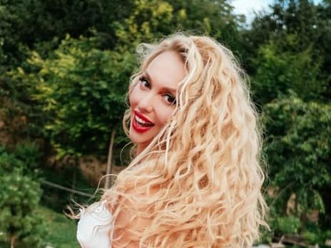 Полякова: Политики пусть сидят в кабинетах и морды не высовывают