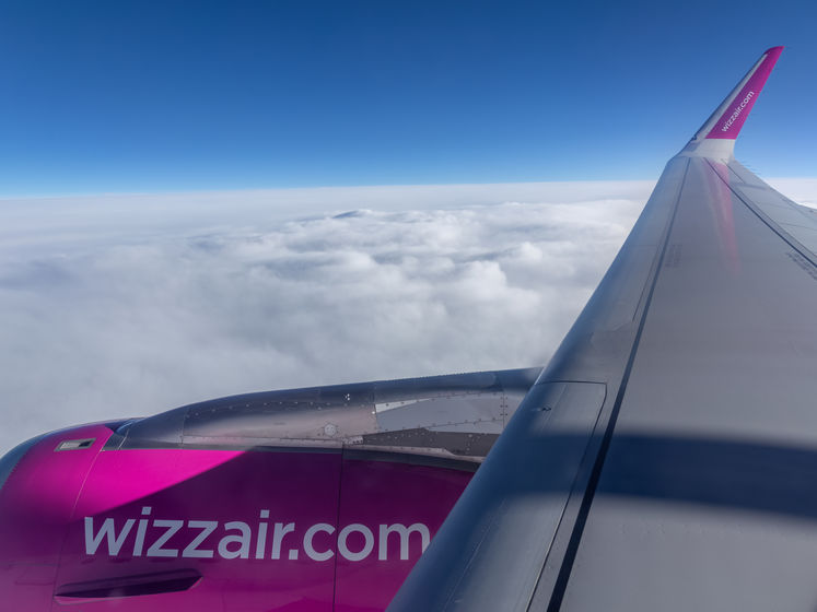 Wizz Air ввів збір за надання сусідніх місць у літаку