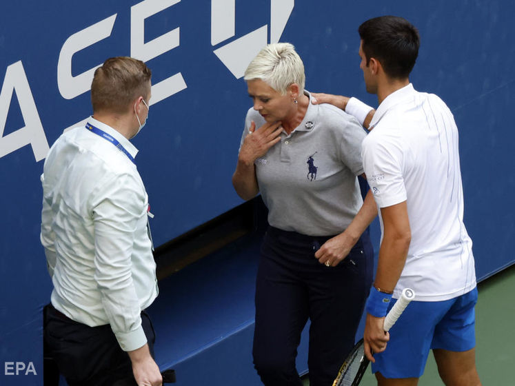 "Мені сумно, я спустошений". Джокович попросив вибачення за удар м'ячем у суддю на US Open