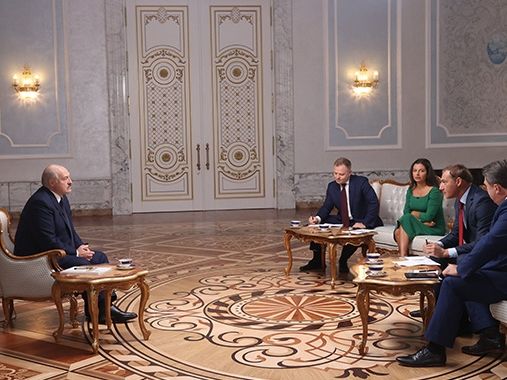 Лукашенко заявив російським ЗМІ, що, "можливо, трохи пересидів" на посаді президента