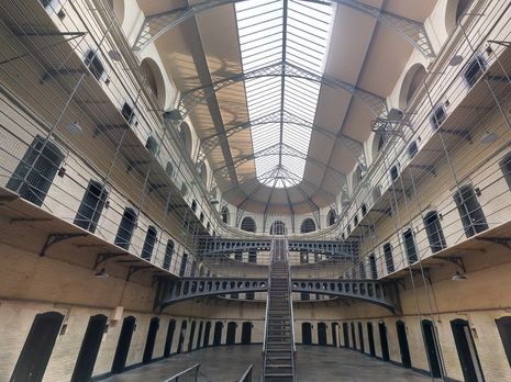 В Італії розшукують убивцю-рецидивіста, який втік із в'язниці під час відбування довічного ув'язнення