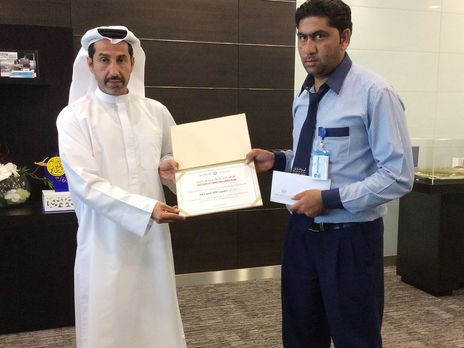 В ОАЭ таксист вернул пассажиру сумку с $500 000