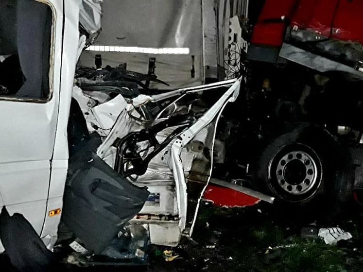 ДТП із п'ятьма жертвами під Києвом. Затримали водія вантажівки, який виїхав на зустрічну смугу