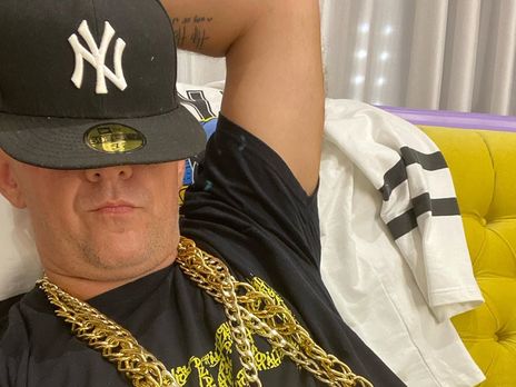 Потап повторил выражение лица персонажа знаменитой картины. Фото