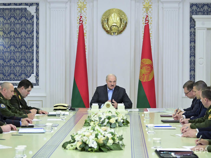 Лукашенко визнав, що тримати війська на заході Білорусі "недешево"
