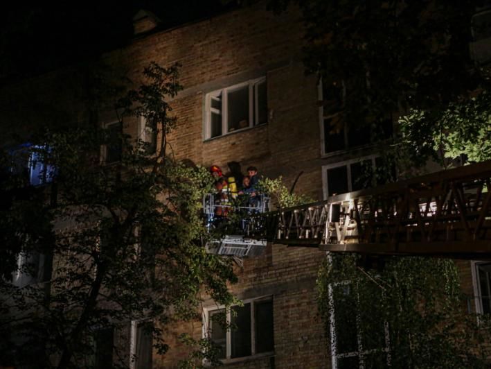 В ходе пожара в жилом доме в Деснянском районе Киева погиб человек
