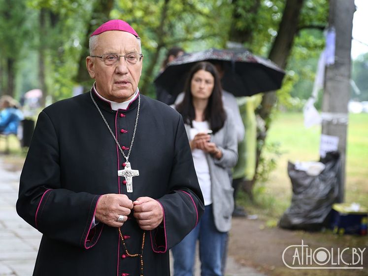 Главу белорусских католиков, который осудил насилие силовиков, не пустили в страну. Его паспорт признали недействительным