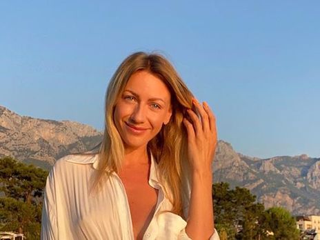 Нікітюк знялася у плавках і сорочці на голе тіло