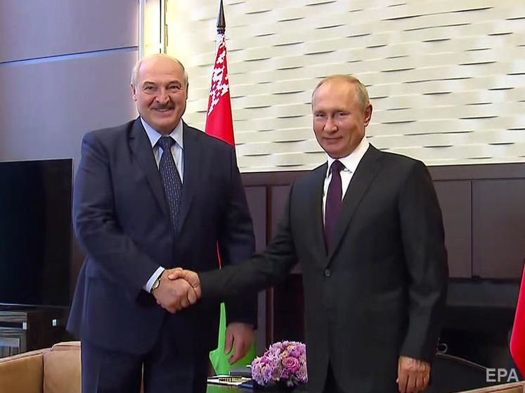 Лукашенко заявив, що попросив у Путіна надати Білорусі зброю