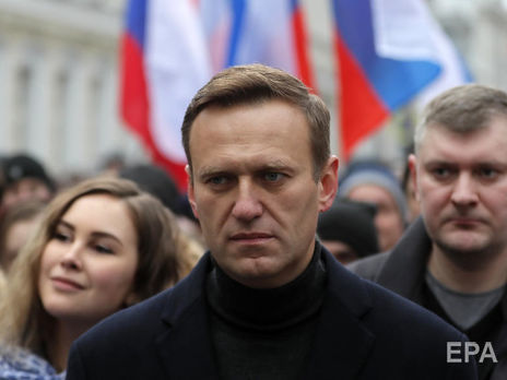 Пляшку зі слідами отрути знайшли в готельному номері Навального – соратники опозиціонера