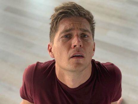 Остапчук показал, как невеста делает ему уколы