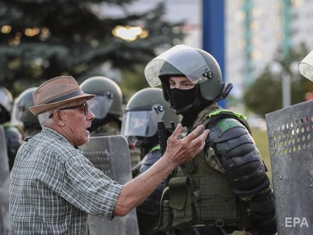 Білоруський протестувальник заявив, що силовики зґвалтували його кийком